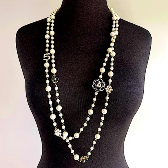 Black & White Pearl Long Baroque Necklace with Floral Charms - Picture 1 of 4